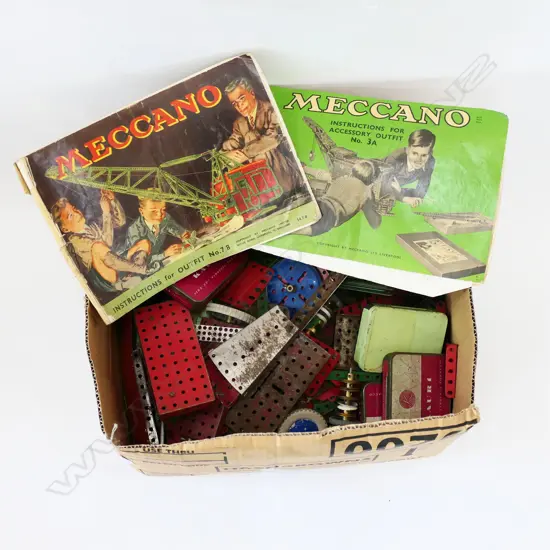 GOOD BOX LOT ASSORTED MECCANO INCL. INSTRUCTION BOOKS